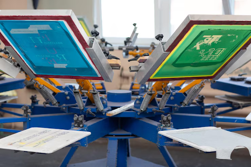 Screen printing machine with frames